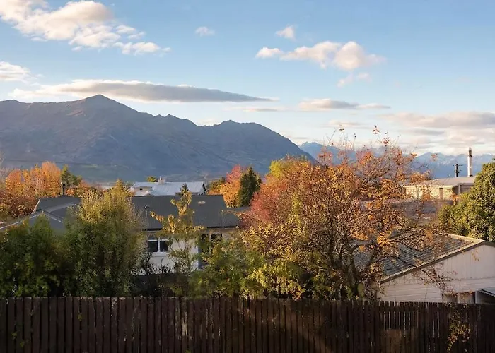 Mountain & Views, Rooftop Deck, Sleeps 4 - Family Near * Wanaka