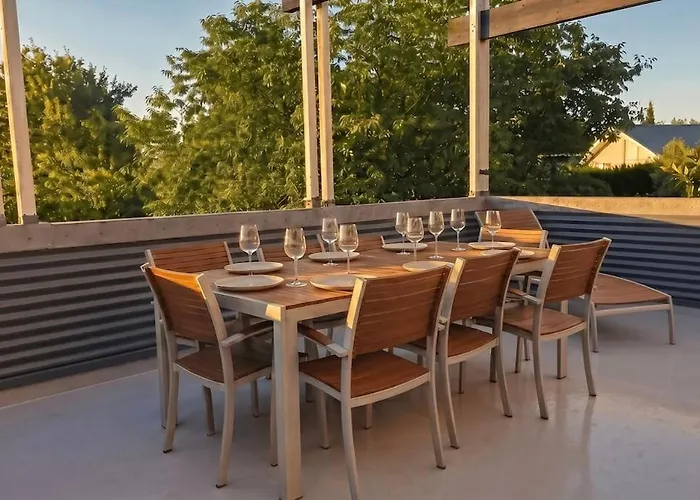 Mountain & Views, Rooftop Deck, Sleeps 4 - Family Near Ferienhaus Wanaka